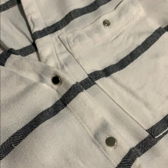 Incredibly soft Dynamite shirt - Picture 2 of 5